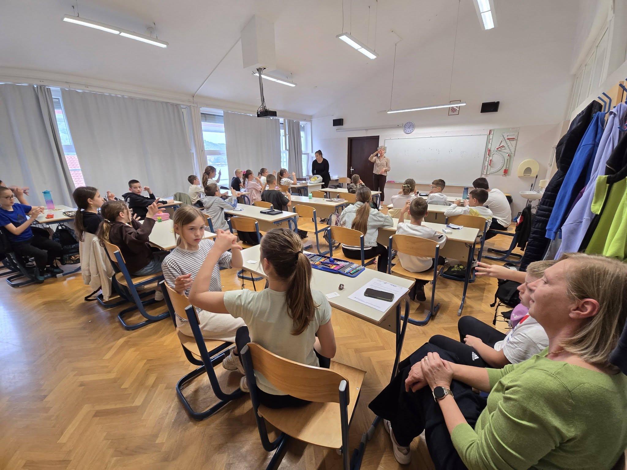 U sklopu projekta “Odmor od skrbi kojeg zaslužujemo – podrška zajednice kojoj pripadamo”, održana je još jedna posebna radionica koja je donijela radost i djeci i roditeljima.